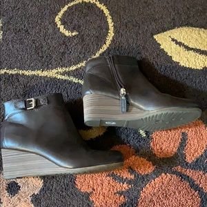 Brown zip up wedges!